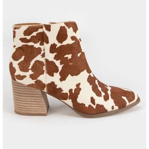 DV BY DOLCE VITA Heleen Brown Multi Cow Print Booties
